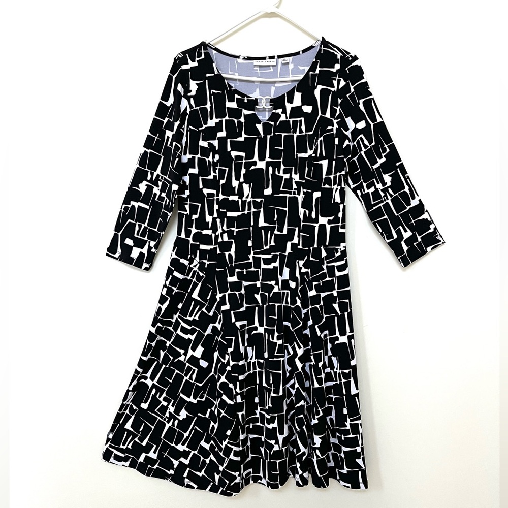Liquid Knit Susan Graver Black & White Abstract Print Swing Dress - Size: Small